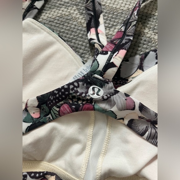 NWOT Lululemon Wrap It Up Tank
So Fly Butterfly Angel Wing Multi - Picture 6 of 9